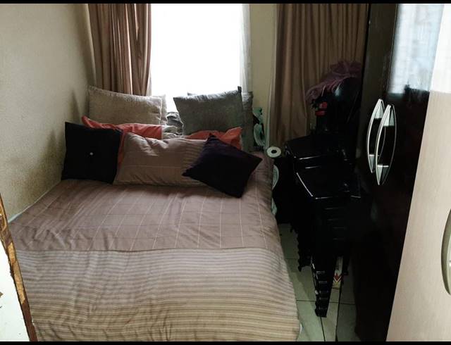 2 BEDROOM HOUSE FOR SALE IN ZONKIZIZWE